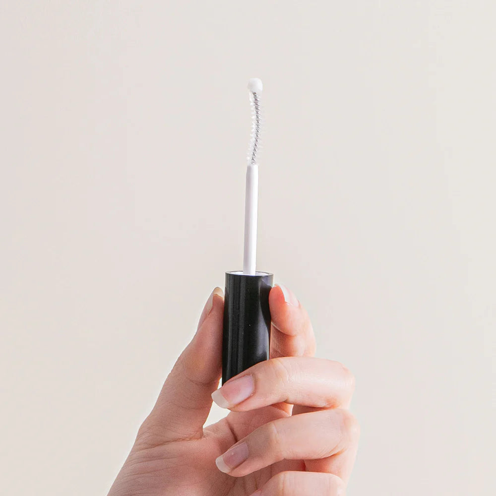 Skropstu serums ar peptīdiem Benton Honest Eyelash Serum