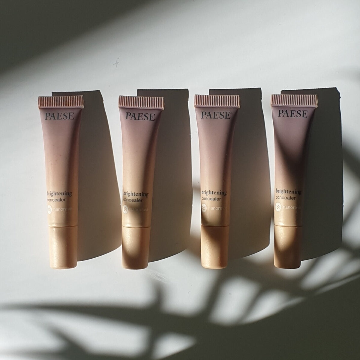 Осветляющий консилер Paese Nanorevit Brightening Concealer