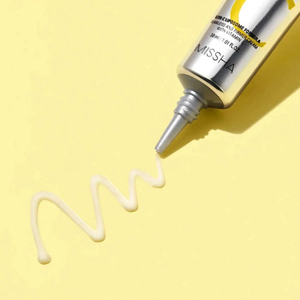 Maigi balinošs krēms ar sastāvā iekļautiem 8% C vitamīna Missha Vita C Plus Eraser Toning Cream