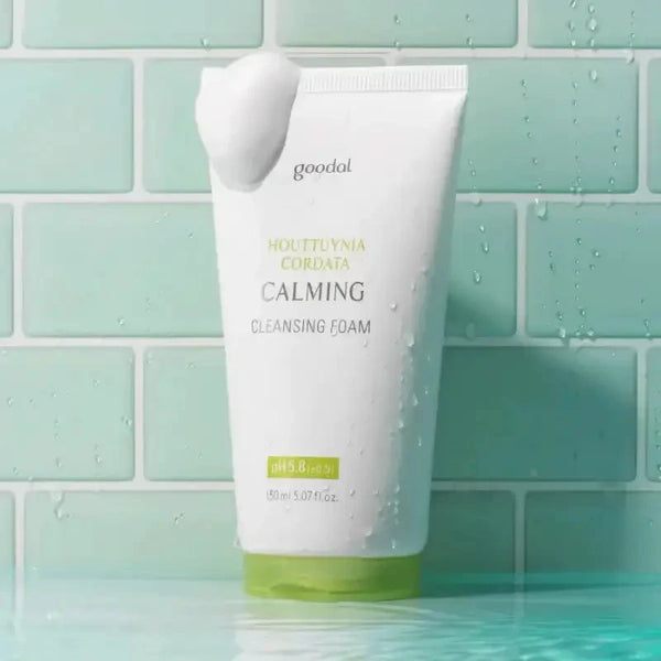 Putas priekš mazgāšanas ar pīlinga darbību GOODAL Houttuynia Cordata Calming pH Balancing Cleansing Foam