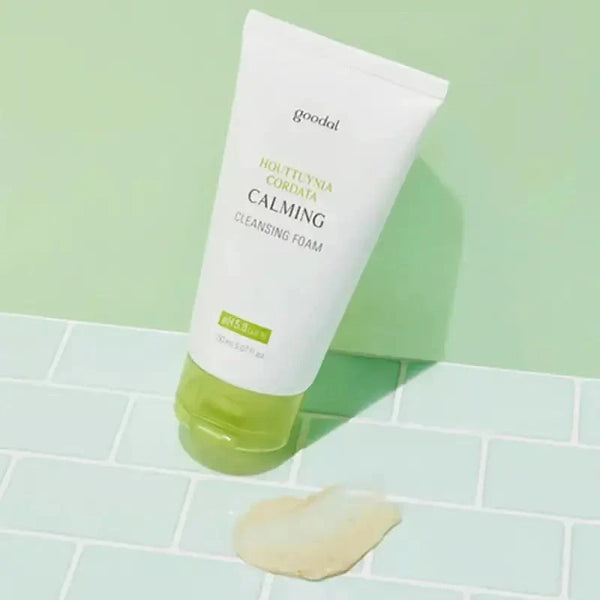 Putas priekš mazgāšanas ar pīlinga darbību GOODAL Houttuynia Cordata Calming pH Balancing Cleansing Foam