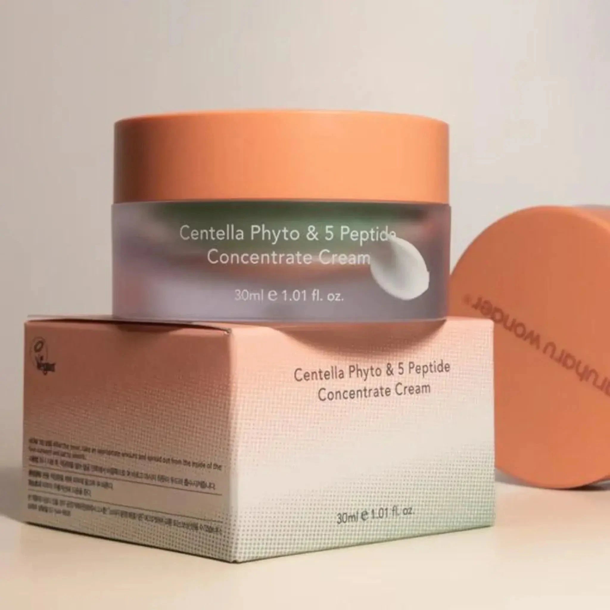 Pretnovecošanās krēms ar sastāvā iekļautu peptīdu kompleksu Haruharu Wonder Centella Phyto & 5 Peptide Concentrate Cream